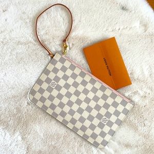 *** SOLD ***Neverfull Pochette